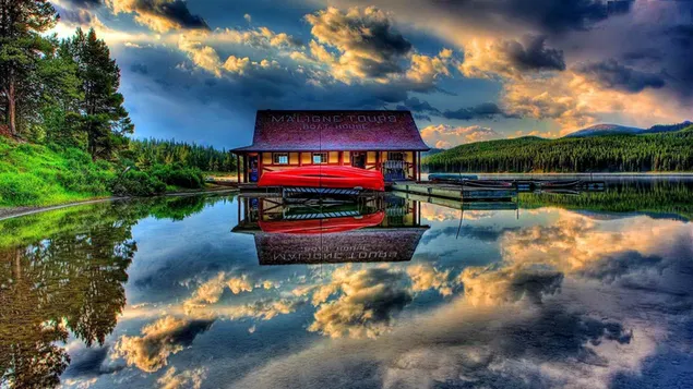 Преземете Езерото Малињ во Националниот парк Џаспер во Канада