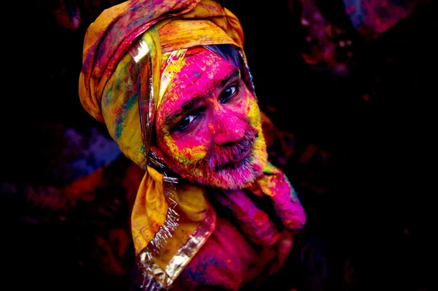 Man i Holi-färger [Happy Holi] 4K bakgrund