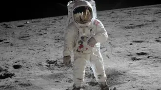 chelovek na lune skachat'
