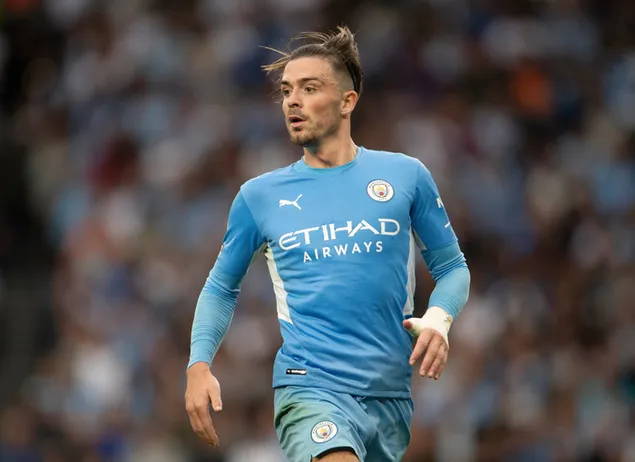 Футболистът на Манчестър Сити Джак Грийлиш с разрошена коса 4K тапет