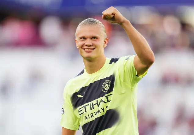 Manchester City joven futbolista Erling Haaland mano firme 2K fondo de pantalla