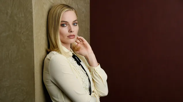 margot robbie in wit aflaai