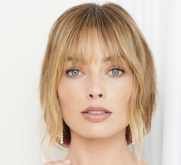 descarcare margot robbie cu parul scurt si fata frumoasa, fotografie de aproape