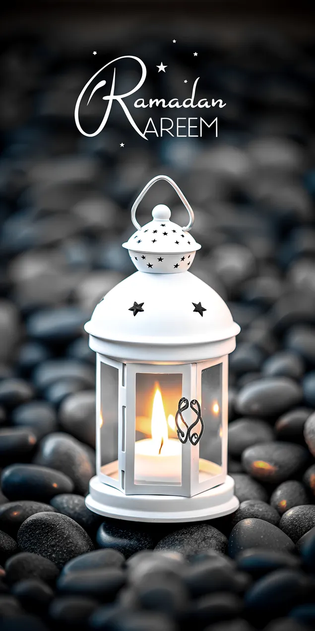 Matte Wäiss Minimal Porzellan Lantern mat Ätscht Kiesel a Ramadan Kareem Text 2K Tapeten