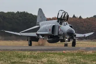 Avion de luptă Mcdonnell Douglas F-4 Phantom II 2K imagine de fundal