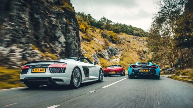 Carrera de roadster de McLaren y Audi 4K fondo de pantalla
