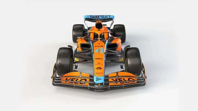 Vista frontal de fons blanc del cotxe nou McLaren mcl36 fórmula 1 2022 baixada