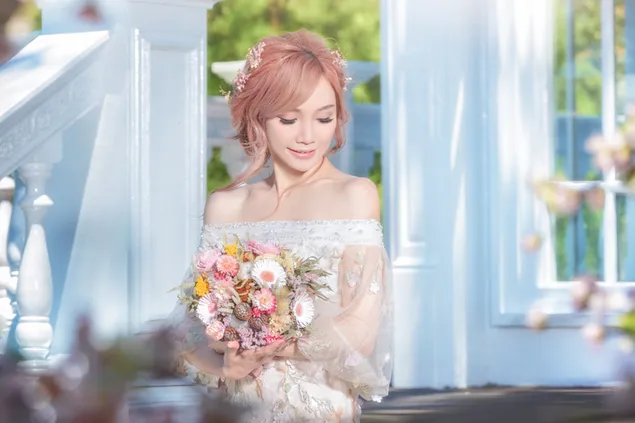美しい若いピンクの髪の花嫁