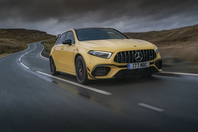 Mercedes Amg A45 Kuning unduhan