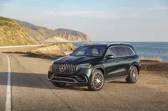 Mercedes Amg GLS 63 zelena 2K ozadje