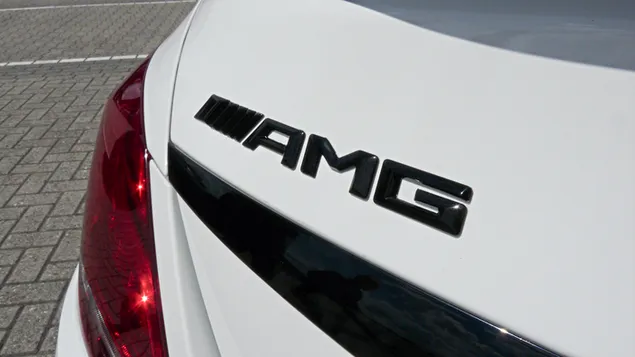 Mercedes c63 amg-logo 2K achtergrond