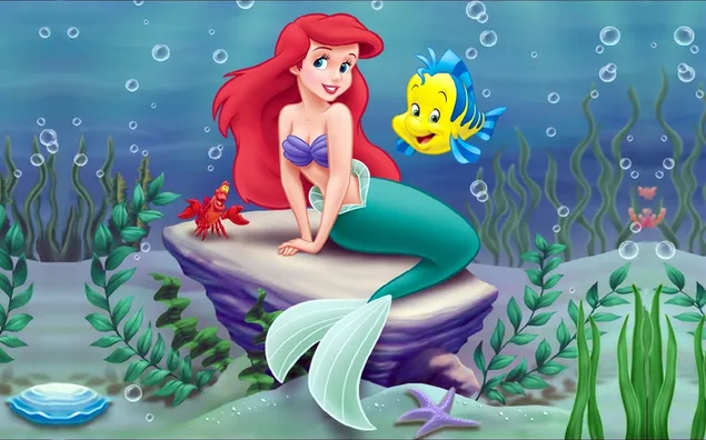 Meerjungfrau mit roten langen Haaren und grünem Schwanz unter dem Meer mit gelben Fischen und Meerestieren