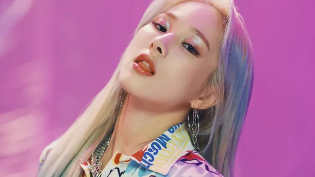 Mia filmā “Dun Dun” MV Shoot [2020] no Everglow (K-Pop Band) 4K fona tapete