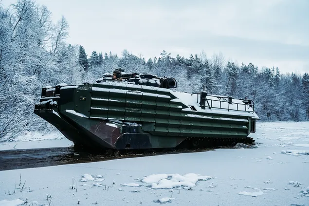 訓練馴鹿的軍用坦克準備 4K 壁紙