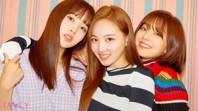 Mina & Nayeon עם Jihyo ב-'Fancy You' MV Shoot מ-Twice (להקת K-Pop) 4K טפט