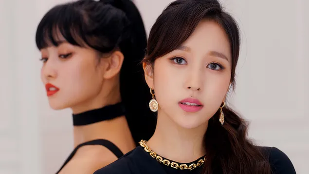 مینا با مومو در فیلم "Fake & True" MV Shoot از Twice (گروه کی پاپ) کاغذدیواری  4K