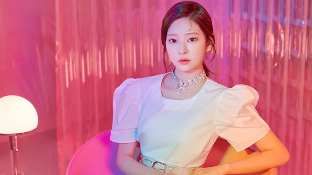 Páipéar balla Minju in 'Scéal Rúnda na hEala' MV Shoot (2020) ó IZ*ONE (K-Pop Band)4K