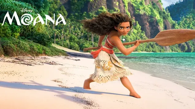 Pel·lícula animada de Moana, personatge de noia bonica posant a la sorra al costat de la platja amb una pala de sandàlies a la mà 4K fons de pantalla