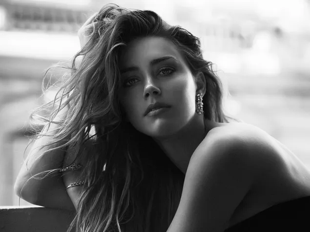 Monochrome: Gorgeous Amber Heard download