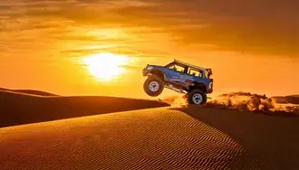 Tapeta Monster Car na poušti 2K