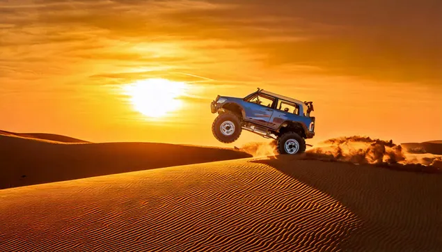Tapeta Monster Car na poušti 2K