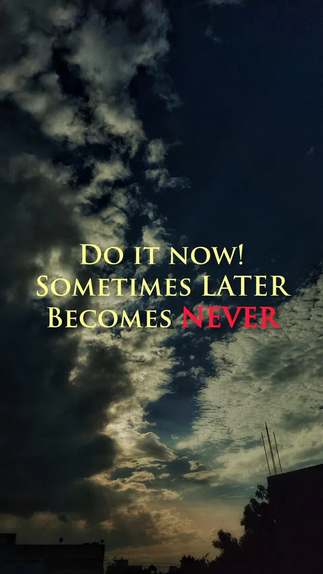 Motivācijas citāts ar mākoņainu vakara apelsīnu skatu 2K fona tapete