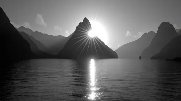 maja e malit me rrezet e diellit te reflektuara ne uje te qete shkarkim