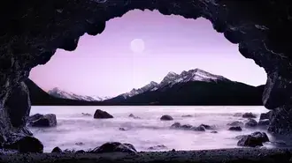 Vista para a montanha na caverna 4K papel de parede