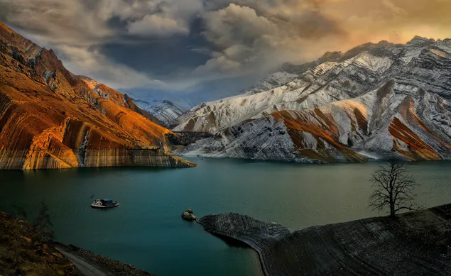 Bergen en meer in Iran download