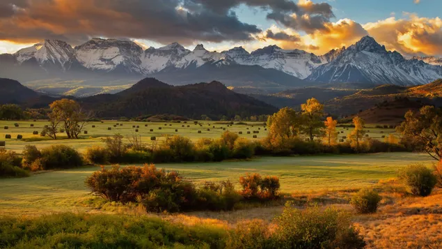 Berge Herbst Bäume Himmel Landschaft herunterladen