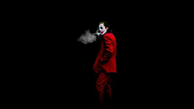 Bintang film Joker berjaket merah merokok di depan latar belakang hitam unduhan