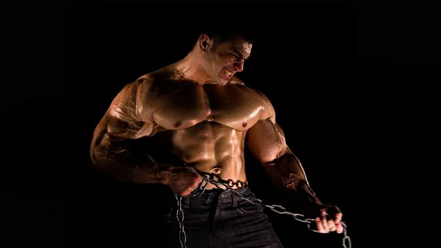 Home muscular que estira un culturista de gimnàs de cadena baixada