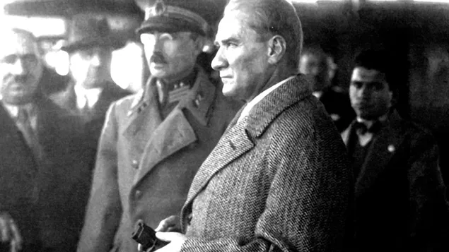 Mustafa Kemal Ataturk met volkeren
