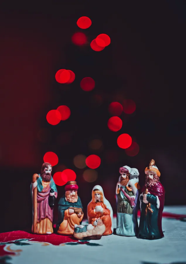 Sự giáng sinh của Chúa Giêsu với các bức tượng nhỏ của Ba Vua, Đức Mẹ và Thánh Giuse