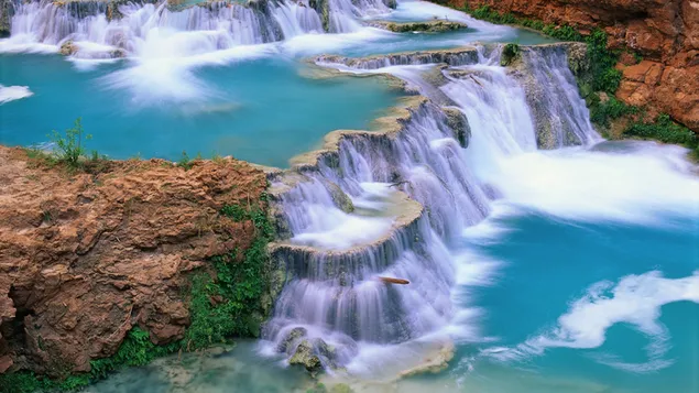 Natur - Wasserfallhintergrund herunterladen