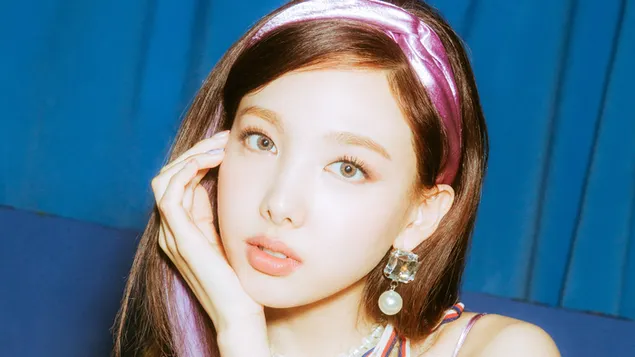 نايون في تصوير MV "Feel Special" من Twice [فرقة K-Pop] 8K خلفية