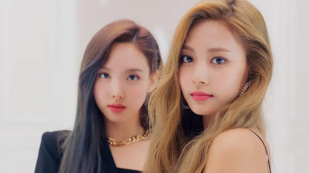 Hình nền Nayeon cùng Tzuyu trong MV 'Fake & True' Shoot của Twice (K-Pop Band) 4K