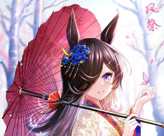 Nettes schönes Anime-Mädchen mit Blumenzubehör mit langen braunen Haaren zwischen den Bäumen