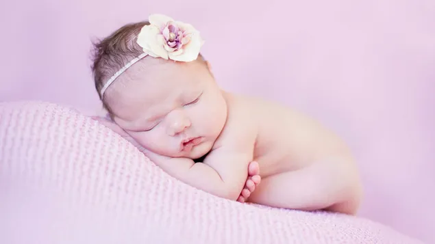 Newborn Baby 4K wallpaper download