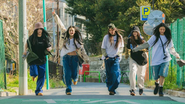 Tapeta Všetci členovia NewJeans za album „Supernatural“ Shoot X Hiroshi Fujiwara Collab Shoot 4K