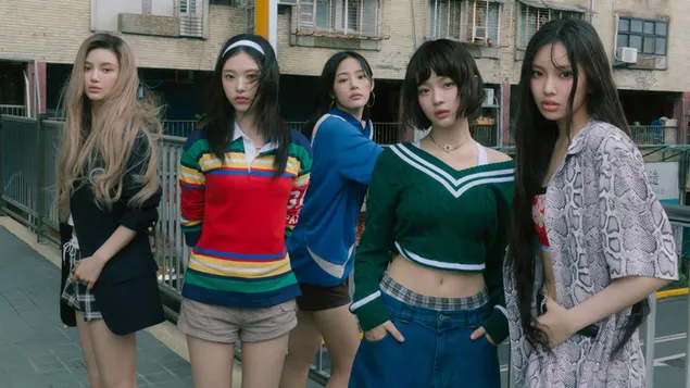 כל החברים ב-NewJeans - צילומי אלבום 'כמה מתוק' 4K טפט