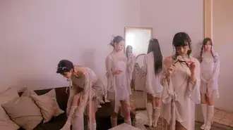 탈의실에 있는 뉴진스의 모든 멤버들 | Get Up 앨범 촬영 4K 배경화면