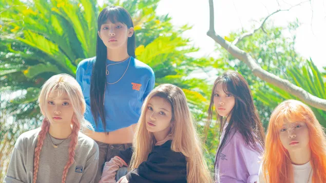 Alle NewJeans-Mitglieder | Dreharbeiten zum Album „Supernatural“ 4K Hintergrundbild