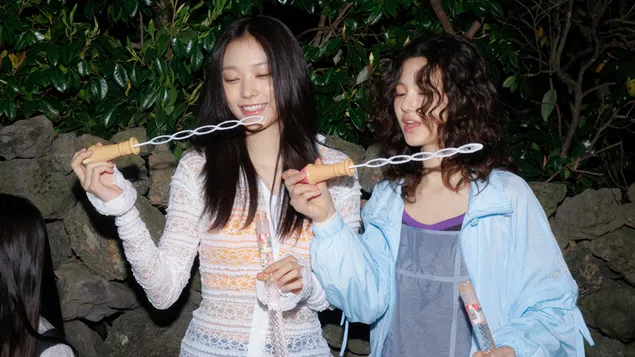 daniel' iz newjeans s kherin | s''emki klipa <<bubble gum>> skachat'