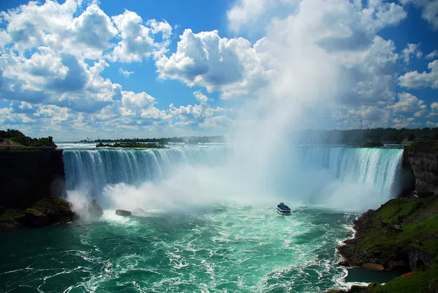 Niagara falls on a cloudy day download