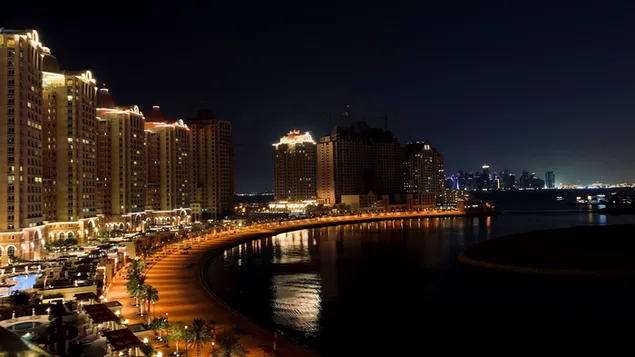 Luce notturna sulla spiaggia 4K sfondo