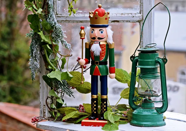 Ornamente arrëthyese dhe fanar jeshil në natyrë për Krishtlindje 4K sfond