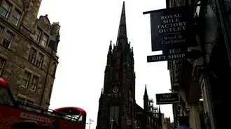 Tapeta Stará budova poblíž královského hradu v Edinburghu, Skotsko 4K