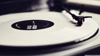 stary klasicky bily vinylovy gramofon s cernymi popisky stahnout