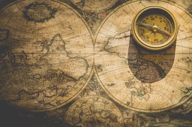 bản đồ thế giới cũ và la bàn